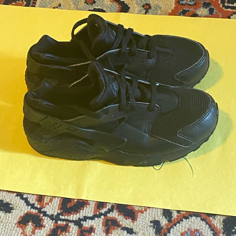 Nike Huarache Run Big Kids size 3.5Y